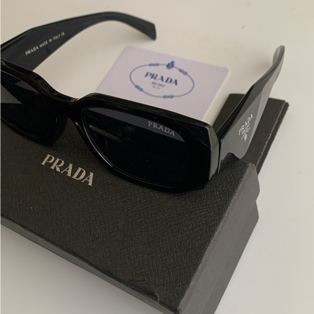 Prada Milano Shades Black